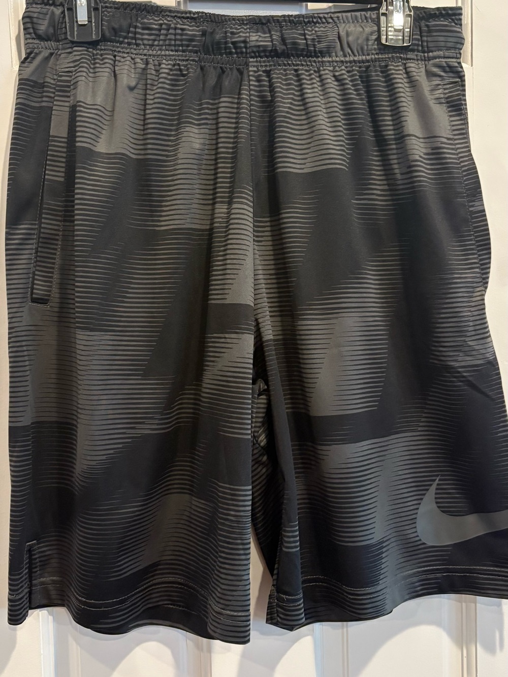 Nike Men’s/Boys Black/Grey Athletic Shorts. Size M